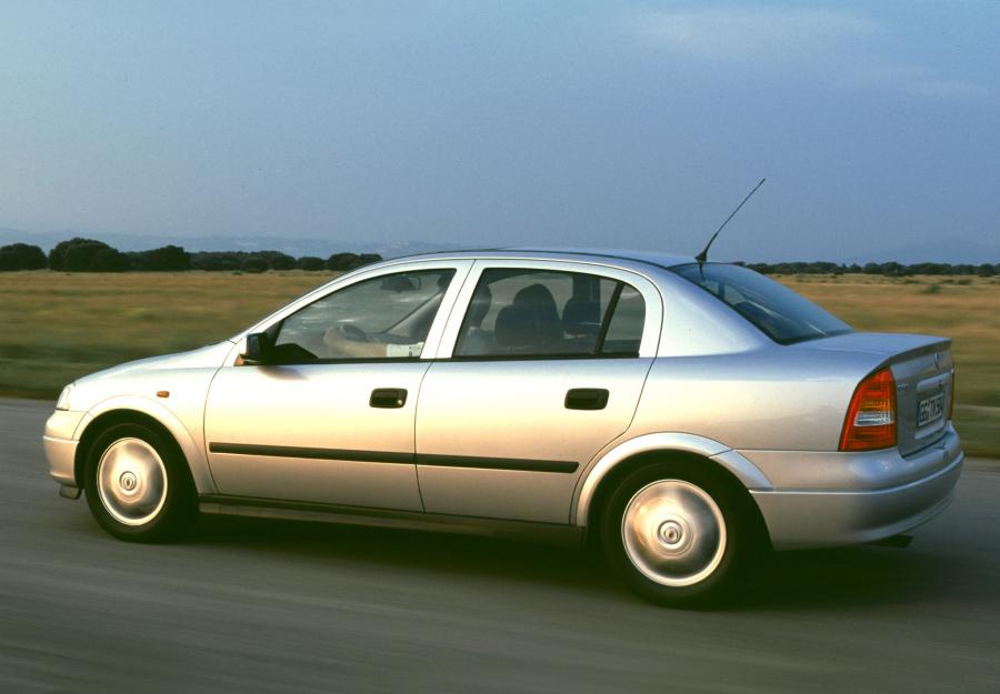  Opel Astra Sedan 1998 года  (фото 6 из 21)